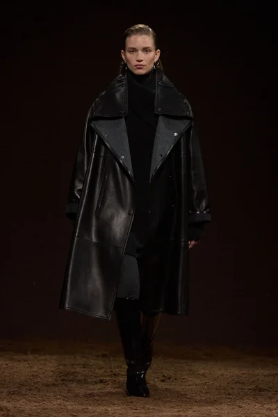 Look 12
